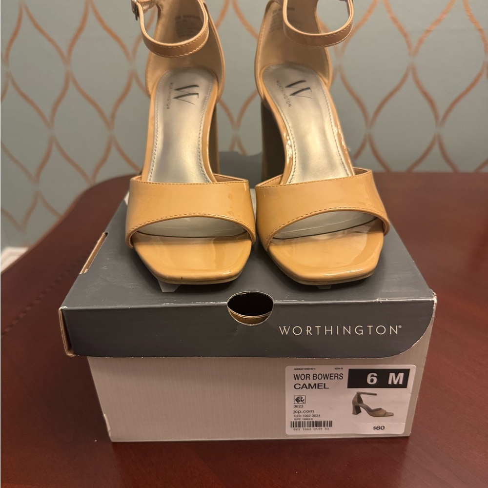 Size 6 Worthington Tan color